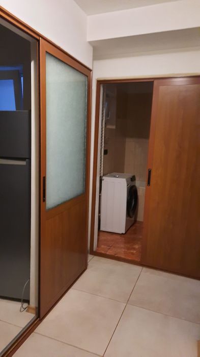 Vând apartament cu 2 camere din 3 în Arad. Zonă centrală Et.2. Renovat. Suma de — fotografia 2