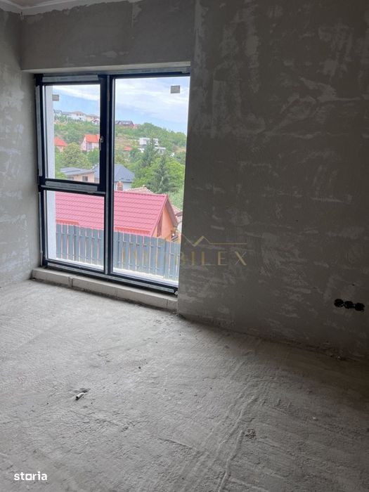 Casa individuala cu 4 camere + Garaj  , panouri fotovoltaice, Dezmir