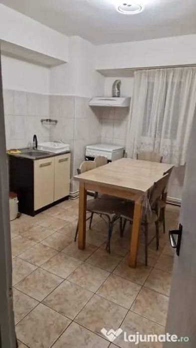 Închiriez apartament