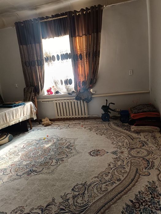 Xovli sotiladi. Eski shahar bozor yonida