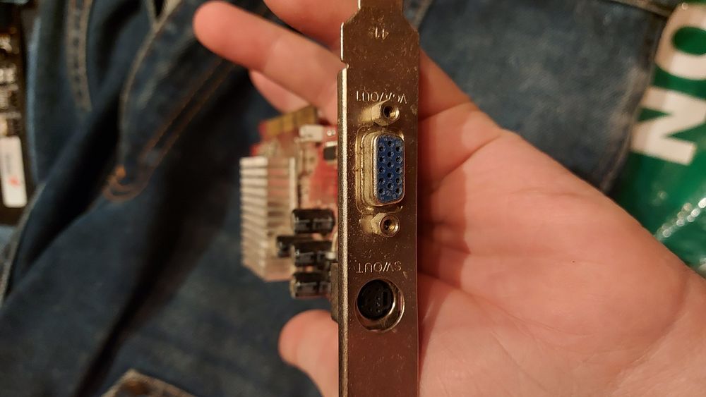 Placa video ATI Radeon + Placa sunet 5.1 Genius SBLGE6R043 SB LIVE PCI