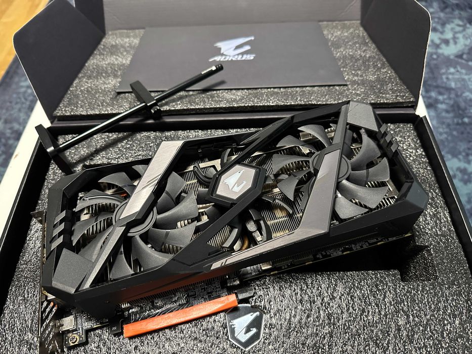 Vand placa video RTX 2080 SUPER AORUS
