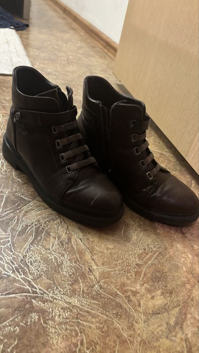 Отдам даром обувь