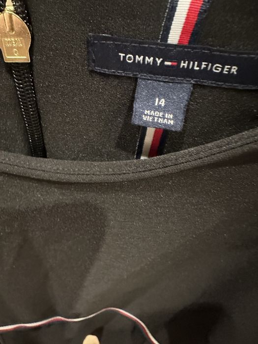 Уникална черна рокля на Tommy Hilfiger , размер 14 (М-л)