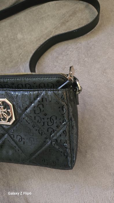 Черна чанта Guess