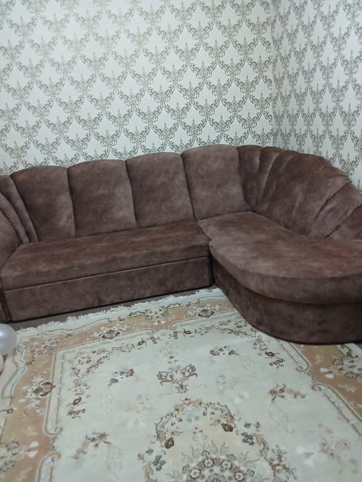 Срочно!диван с 4 подушками
