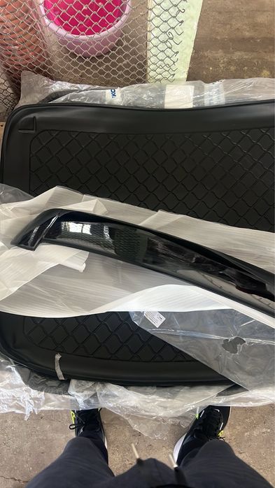 Спойлер за Голф 4 Spoiler za Golf 4 черен Лак