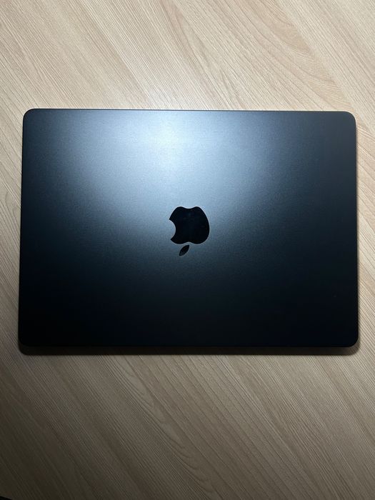 Продам Macbook Air M4 2025