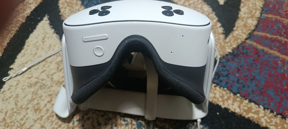 Vând ochelari vr Meta quest 3s