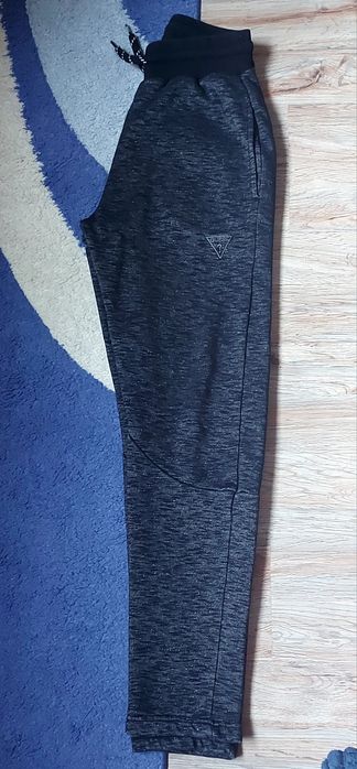 Guess анцуг S размер момче/мъж