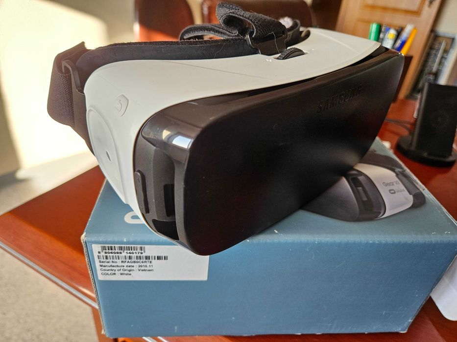 Очки виртуальной реальности  Samsung Gear VR