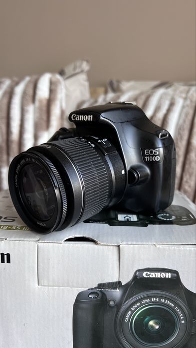 Canon EOS 1100D + обектив 18-55