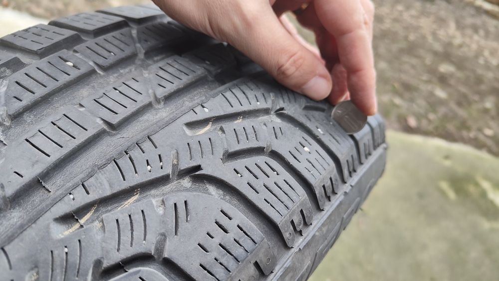 Vând 4 anvelope iarna Pirelli 205/55 R16