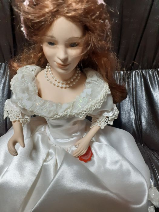 Кукла  порцеланова Макет на каляска  Landau