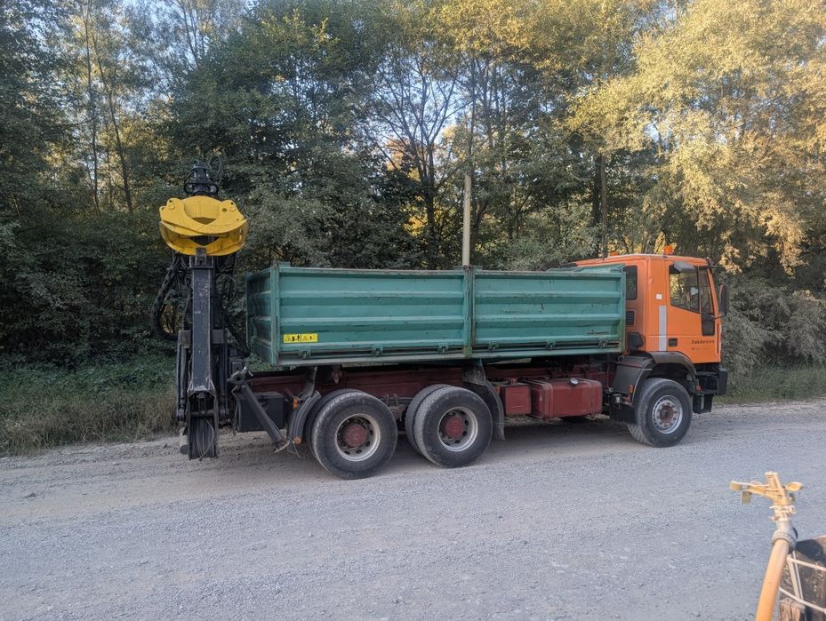 Vând Iveco Eurotraker basculabil cu macara longlift 115 Z cu graifer de lemn și cupa pentru pământ,balast