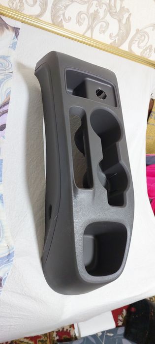 НОВЫЙ заводской Подстаканник и мелочей для авто COBALT. Цена договорн