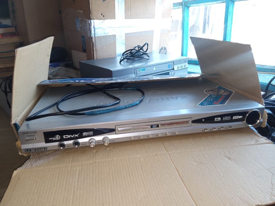 Дивиди DVD и видеомагнитофон