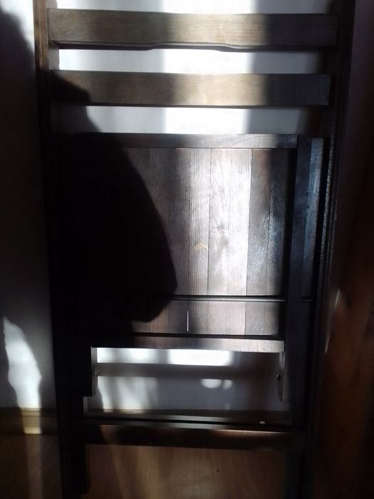 Продавам дървени масивни столове за маса