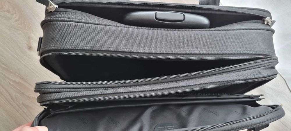 Troler/Geanta laptop Business 41cm Dicota, 14 - 15.6", Cu roti, Negru