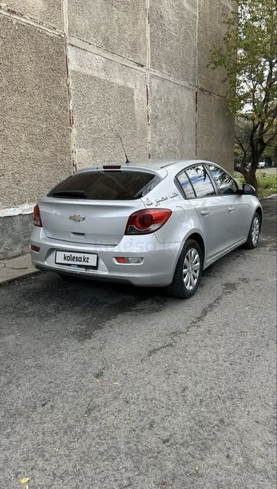 Шевроле круз хэтчбек 1.6 продам