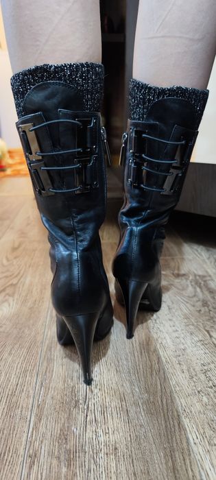 Полусапожки продаются