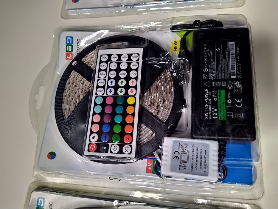 SET Banda RGB5050-300 LED + Sursa +Controller 44taste 5 METRI