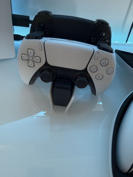 PS5 + 2 controllere DualSense + DualSense Edge + stație de încărcare – stare foarte bună