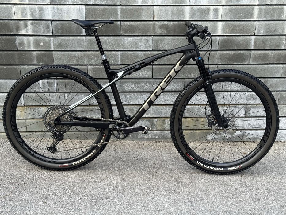 Планински карбонов велосипед TREK SUPERCALIBER 9.8 XT ( M-L размер)