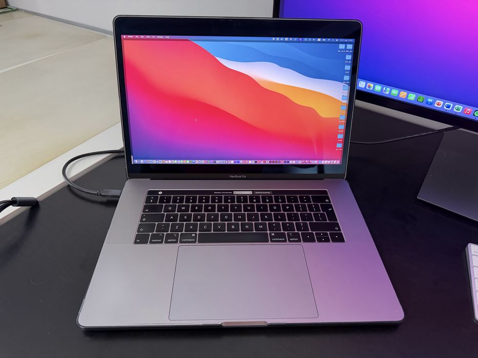 MacBook Pro 15” 2019 | i9 8-Core | 16GB RAM | 512GB SSD | Touch Bar