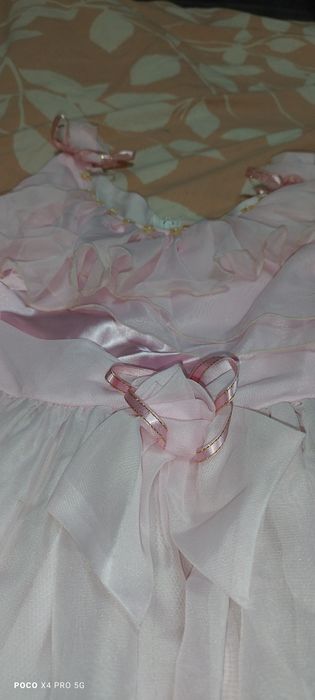 Платье праздничное в идеальном состоянии