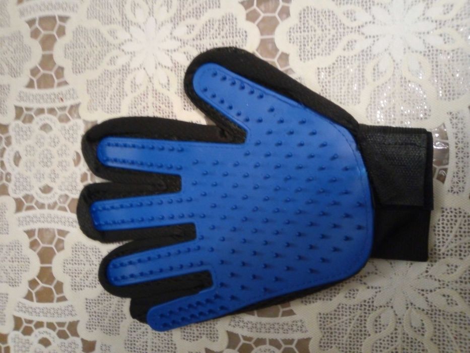Щетка. Рукавица для расчесывания кошек и собак.Новая