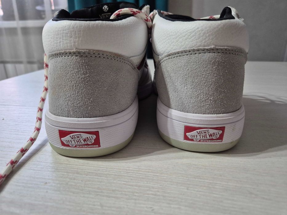 Продам кроссовки