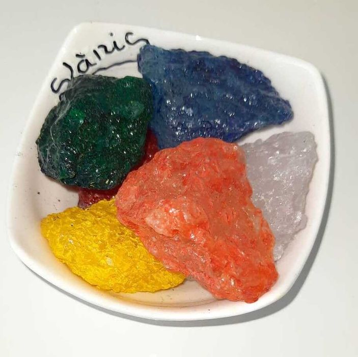 Средни и малки порцеланови фигурки от Нидерландия, Египет, Хърватска