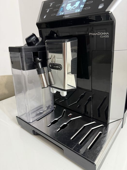 Кофемашина Delonghi PrimaDonna Class