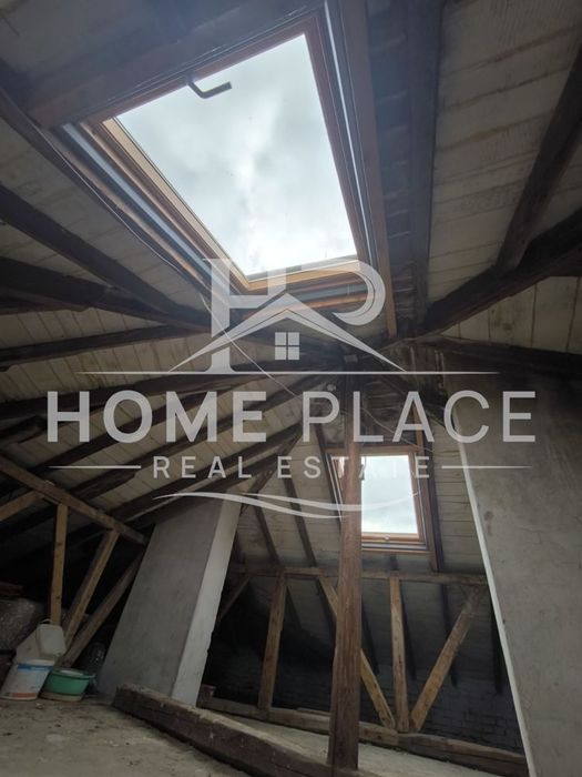 Етаж от къща  в централната част на град Варна.