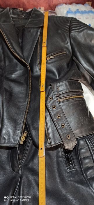 Якета и панталони за мотоциклет от естествена кожа.