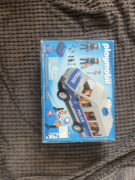 Полицейски бус на Playmobile