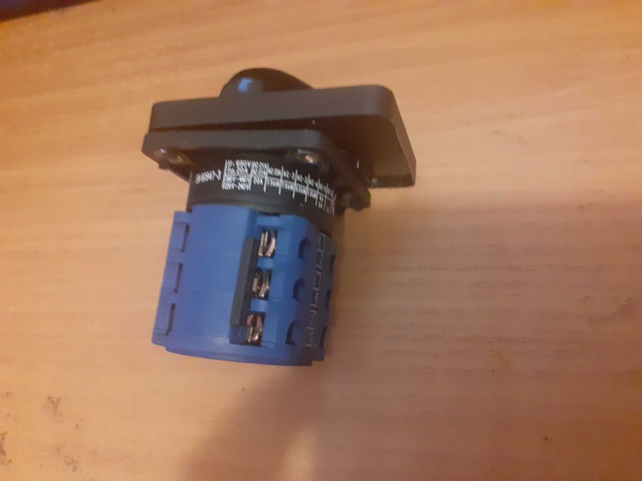 MF0002-10200 Comutator Voltmetric cu Came nou