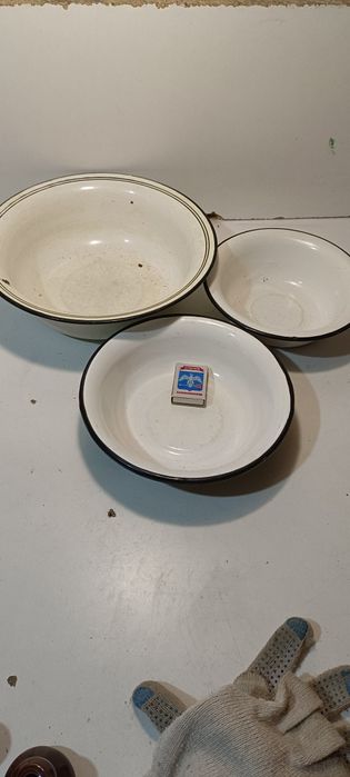 Продам железные миски, тарелки.