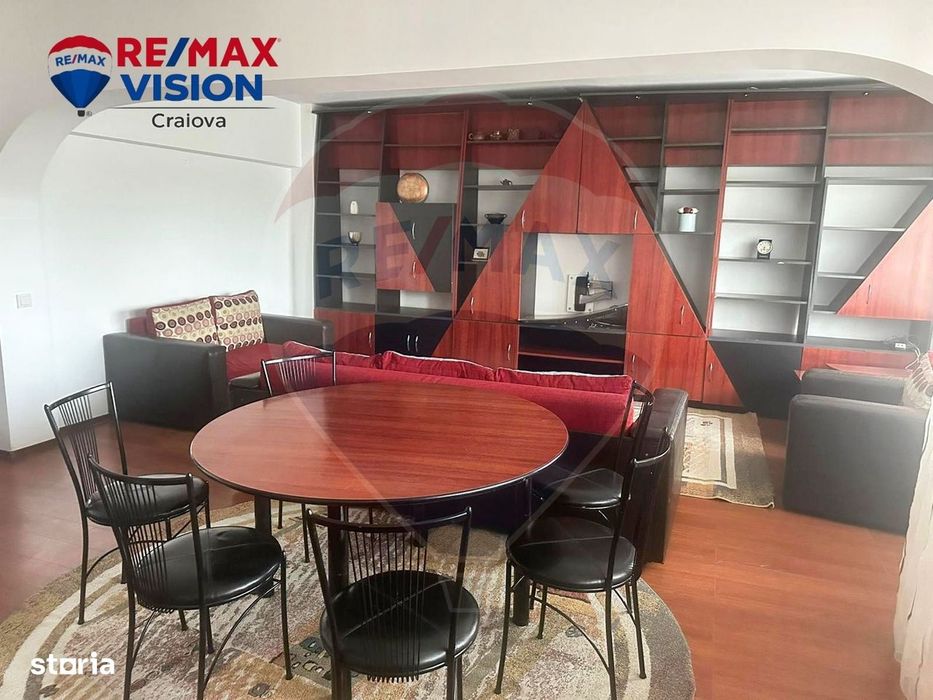 Apartament cu 4 camere de vânzare în zona Central