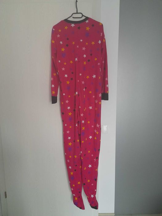 Salopeta de casa din polar cu botosei