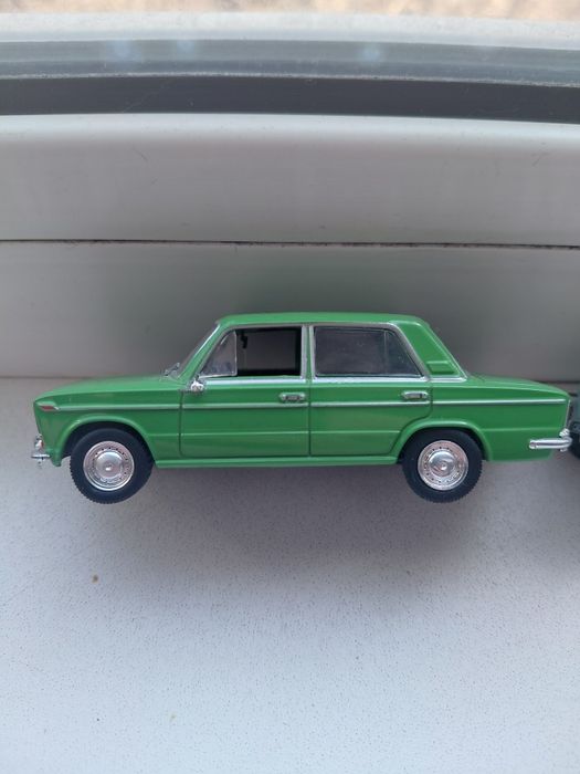 Продам сувенирные машинки