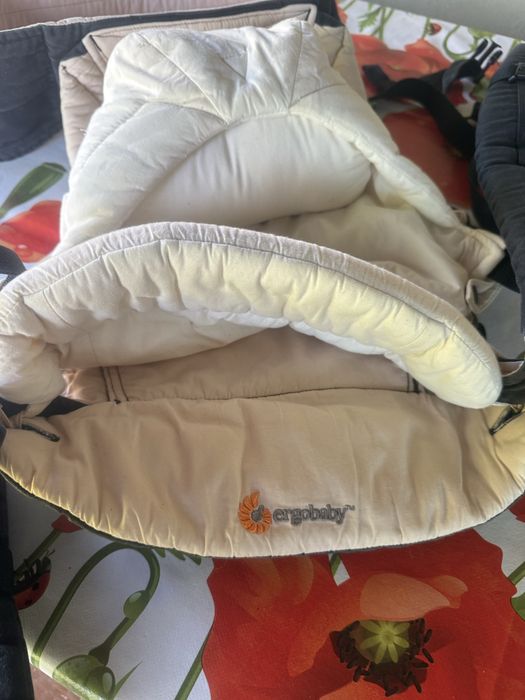 Marsupiu ergonomic Ergobaby.