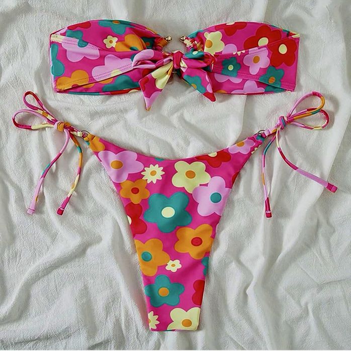 Costum de baie de vară cu imprimeu floral