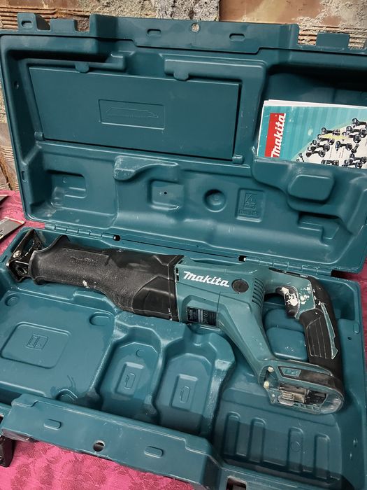 Makita DJR186 18V саблен трион