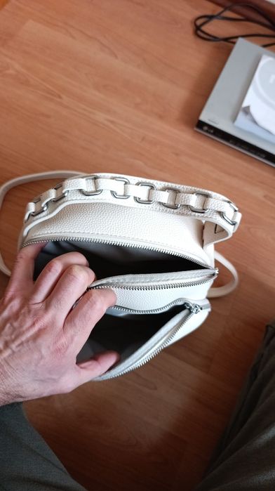 Дамска чанта,тип раничка