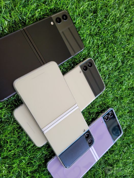 Samsung Galaxy Z Flip 3. OzU 8 GB. Joyi 256 GB. Aybi yoq zo'r tel
