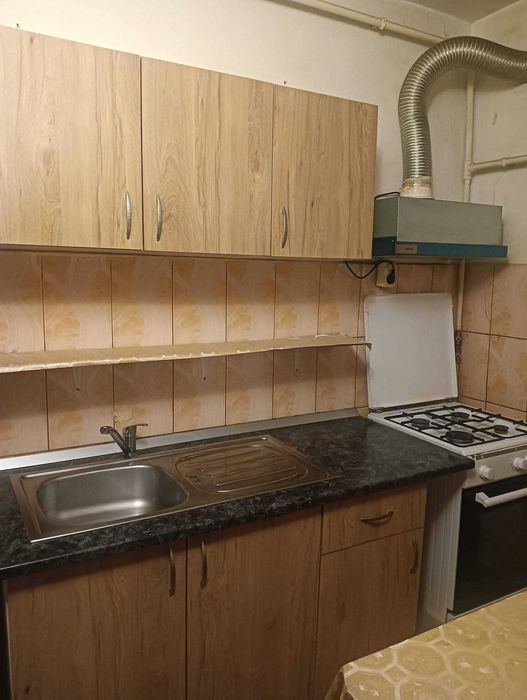 Vând garsonieră confort 1 de 28m² +2m² balcon pe dealul florilor zona standard la etajul 4 la 35000euro informații la Nr 0771495093
