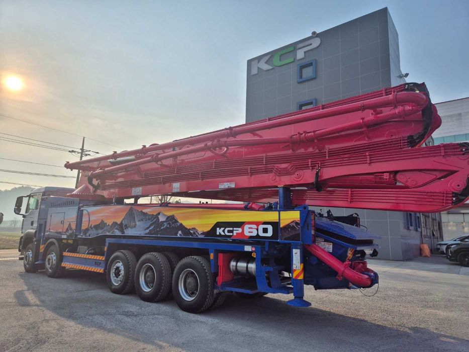 Автобетононасос KCP 60 метров на шасси HOWO SITRAK 10х4