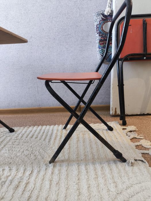 Складной стол и 3 стула